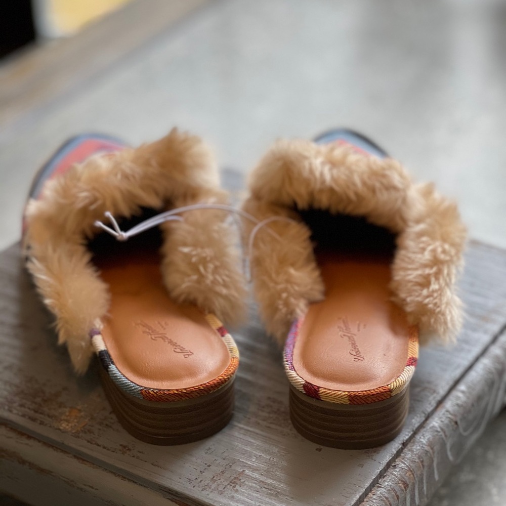 Universal Threads - image 3